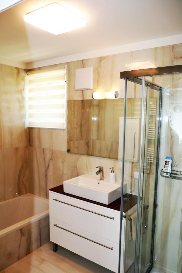 Penthouse Griemann 1 Mit Infrarotkabine Und Eigener Dachterrasse Fuer Max 4 Personen Illmitz Exterior photo